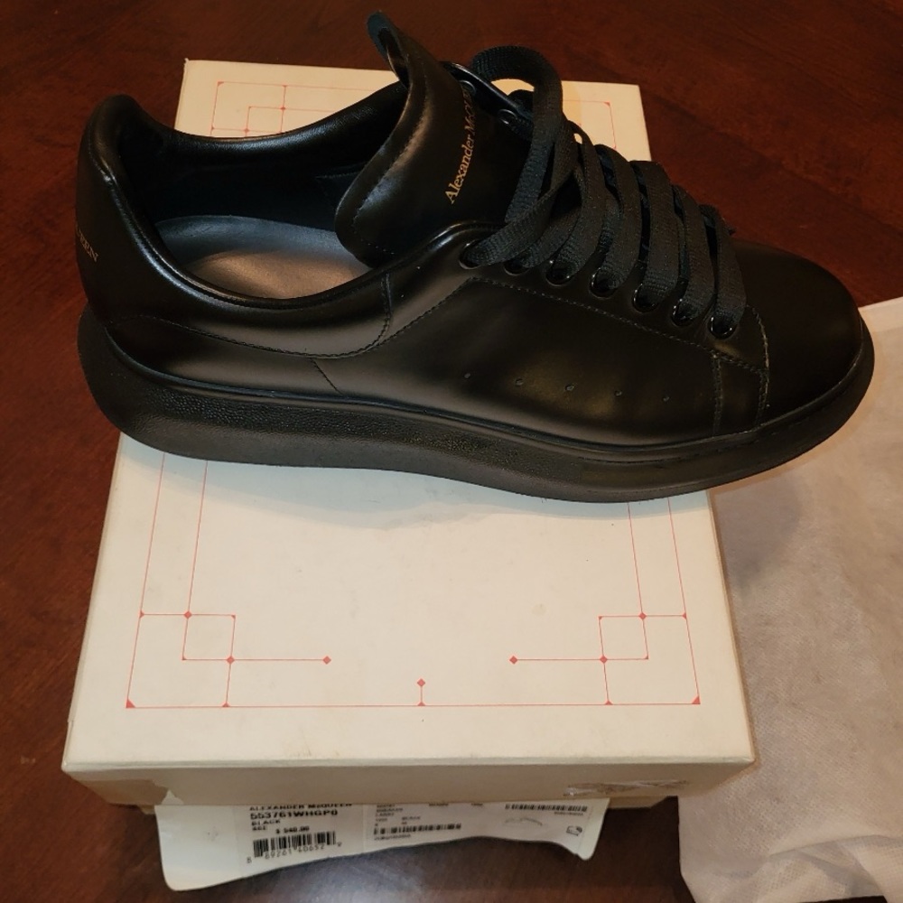 Alexander McQueen Men's Black Leather Lace-Up Sneakers - Picture 3 of 9